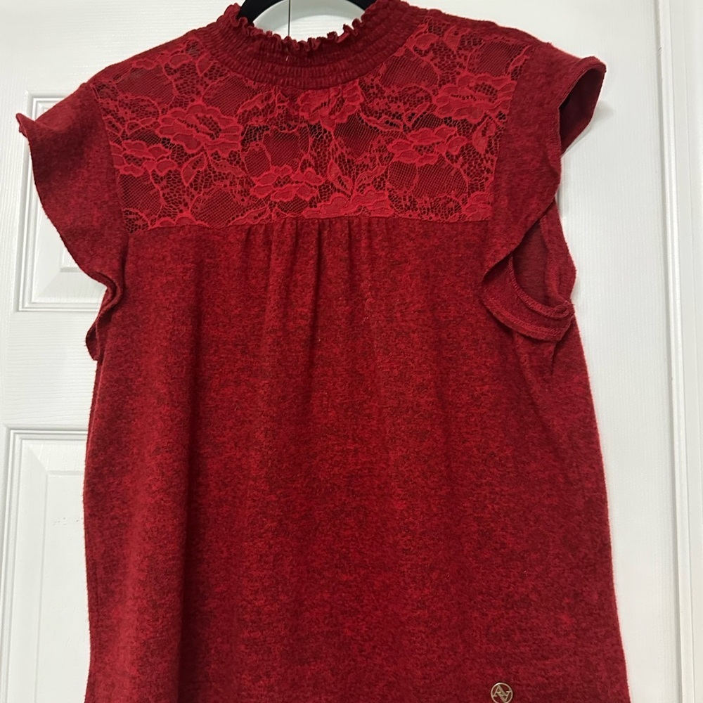 Red‎ Lace Top